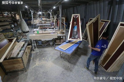 俄羅斯首都莫斯科,當(dāng)?shù)亟紖^(qū)一家殯葬業(yè)工廠的棺材生產(chǎn)線實(shí)拍 用品