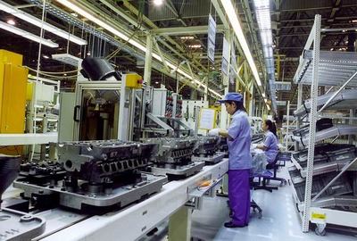 一汽-大眾公司發動機車間生產線。